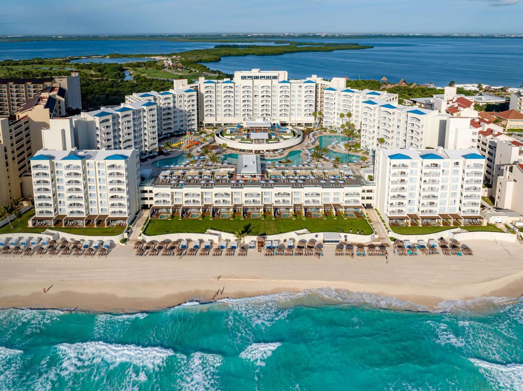 Hilton Cancun Mar Caribe - All Inclusive - Ocean View Room - Two Queen Size Beds